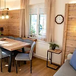 펜션 Lechner Am Waldrand Mit Sauna, Bergblick Und Naturgarten